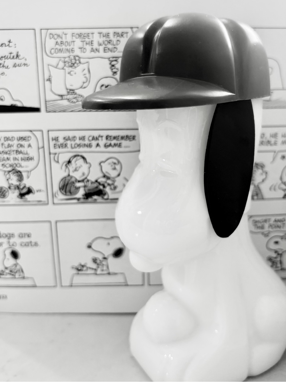 Vintage Avon 1969 Milk Glass Snoopy Bottle - Picture 8 of 10